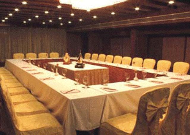 The Shelton Grand Hotel Μπανγκαλόρ Εξωτερικό φωτογραφία